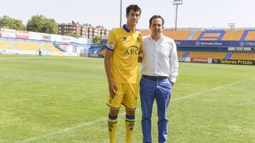 Pablo P&eacute;rez con el director general del Alcorc&oacute;n Enrique P&eacute;rez.