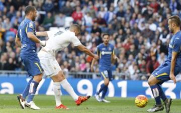 Segundo gol de Benzema en el partido.