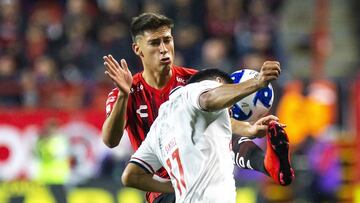 El jugador de Xolos buscó un balón alto con el pie, pero golpeó en la cabeza a Jesús Sánchez. Después de analizarlo en el monitor de apoyo, Marco Antonio Ortiz Nava le mostró la roja.