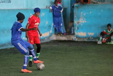 A pesar de las presiones sociales y el miedo, estas jovenes de Mogadishu acuden a los entrenamientos tratando de convertirse en las primeras profesionales del fútbol femenino somalíes.