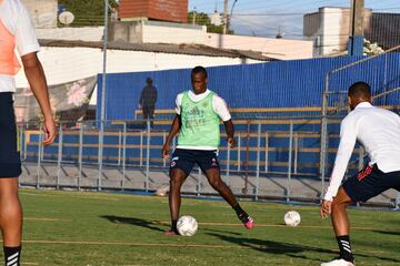 La Selección Colombia realizó la última práctica antes de enfrentar a Uruguay en los cuartos de final de la Copa América. El equipo de Reinaldo Rueda sufrió la baja de último momento de Matheus Uribe que no podrá disputar más el certamen. 