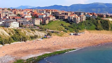 30/06/2020 Playa de Arrigunaga, en Getxo /(Bizkaia).
Las duchas y fuentes de las playas de Getxo, precintadas hasta la fecha, se pondrán en funcionamiento este fin de semana, en principio, a modo de prueba, y se observará cómo funcionan, con la máxima siempre de atender las recomendaciones sanitarias y cuidar de la salud de las personas, según ha informado el Ayuntamiento.
POLITICA PAÍS VASCO ESPAÑA EUROPA VIZCAYA