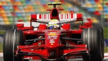<b>VICTORIOSO.</b> Felipe Massa consiguió una nueva victoria en el Gran Premio de Francia que le aupa a lo más alto del Mundial de pilotos.