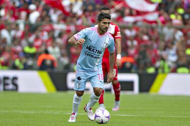 Una de las leyendas del Toluca, en 2014 fichó por los Gallos del Querétaro y en el Apertura 2014 se midió a los Diablos en un partido que finazlizó con empate a un gol. 
