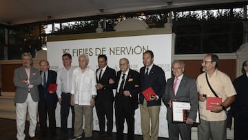 Del Nido Carrasco, con los socios veteranos.