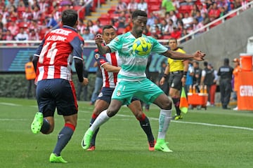 El africano encontró acomodo el torneo pasado por el sector derecho consiguiendo 5 goles.