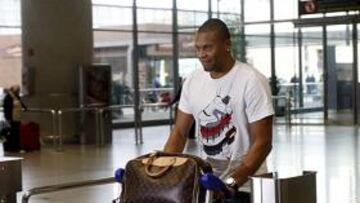 <b>MERMADO. </b>Baptista, a su llegada al aeropuerto de Málaga.