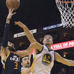 Los Warriors juguetean con los Jazz: 42-22 en el tercer cuarto