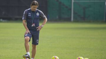 Matias Almeyda, director t&eacute;cnico de las Chivas. 