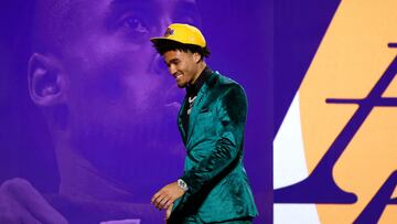 NEW YORK, NEW YORK - JUNE 22: Jalen Hood-Schifino celebrates after being drafted 17th overall pick by the Los Angeles Lakers during the first round of the 2023 NBA Draft at Barclays Center on June 22, 2023 in the Brooklyn borough of New York City. NOTE TO USER: User expressly acknowledges and agrees that, by downloading and or using this photograph, User is consenting to the terms and conditions of the Getty Images License Agreement. Sarah Stier/Getty Images/AFP (Photo by Sarah Stier / GETTY IMAGES NORTH AMERICA / Getty Images via AFP)