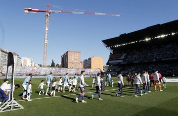 El Celta y el Real Madrid saltan al campo. 