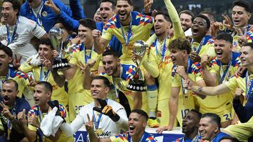 America's players celebrate with the trophy after defeating Cruz Azul in the Mexican Clausura tournament second leg final football match between America and Cruz Azul at the Azteca stadium in Mexico City, on May 26, 2024. (Photo by CARL DE SOUZA / AFP)