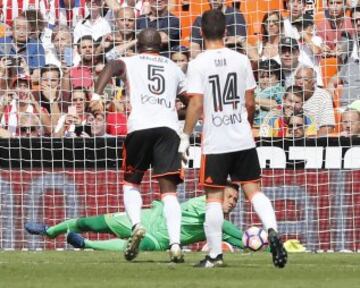 Griezmann and Gameiro edge it for Atlético at Mestalla