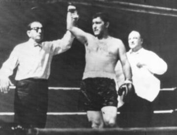 Ten赤a el impresionante record de 49 victorias, 43 por KO. Nunca perdi車 un combate.