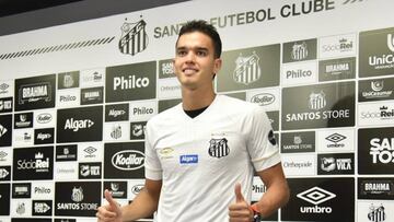 Felipe Aguilar fue presentado en Santos como nuevo refuerzo para 2019.