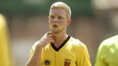 Un inglés hincha del Arsenal prueba suerte en Envigado