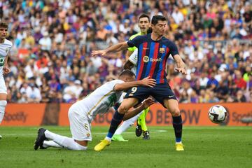 Imagen de la falta de Gonzalo Verdú a Lewandowski que le supuso la expulsión del partido por tarjeta roja directa en el minuto 13 del encuentro. 
