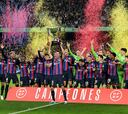 El Barcelona levanta el trofeo de LaLiga en el Camp Nou