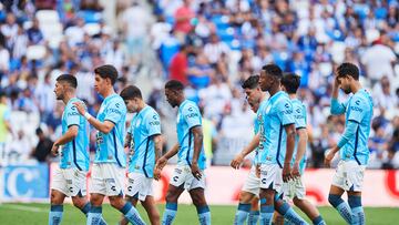 Jugadores del Pachuca durante el partido contra Monterrey.