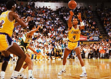 Coincidió en los Lakers del Showtime con jugadores míticos de la talla de Magic Johnson o Kareem Abdul Jabbar, con los que ganó tres anillos de campeón de la NBA. Fue 1 vez Mejor Equipo de Novatos de la NBA y 1 vez Jugador de la Semana en la NBA.  Al final de su carrera y tras pasar por otros equipos volvió a los Lakers donde coincidió con con Kobe Bryant o Shaquille O'Neal.