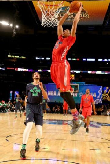 Anthony Davis, volando.