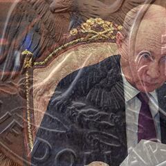 What are the consequences if Russia does not pay its bonds on time?