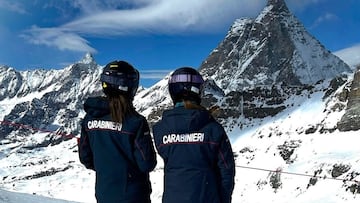 Carabinieri Ski Patrol frente al Matterhorn