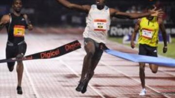 <b>EL NUEVO REY. </b>Bolt llega a la línea de meta por delante de Gay.