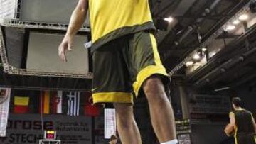 <b>GIGANTE. </b>Dirk Nowitzki, en un entrenamiento con Alemania.