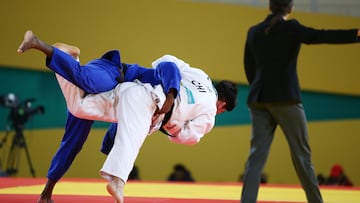 SANTIAGO, CHILE-OCT 30: Francisco Solis de Chile en acción contra Omar Cruz de Cuba durante un combate en los juegos Panamericanos Santiago 2023 el 30 de Octubre en Santiago, Chile.