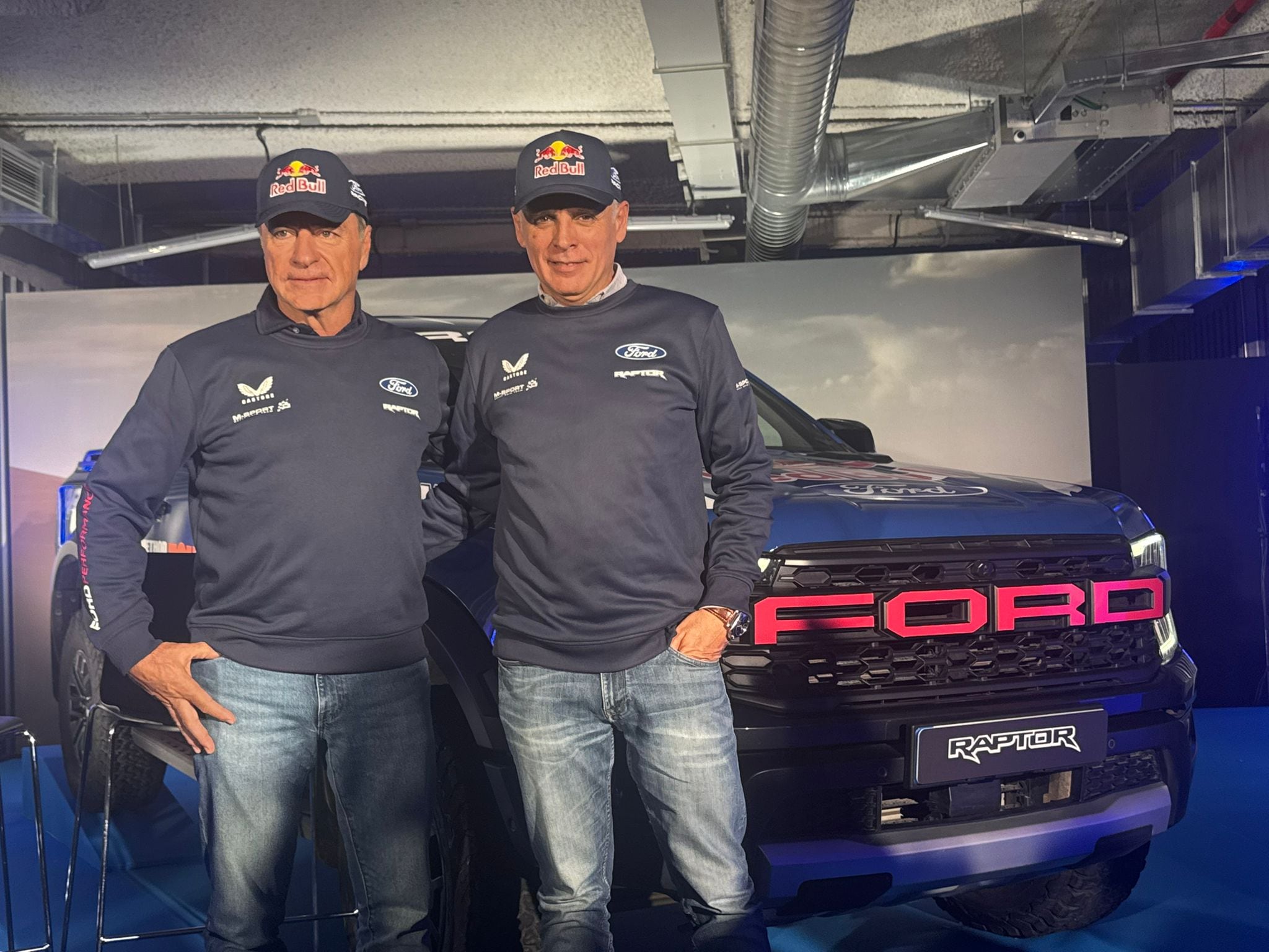 Carlos Sainz y Lucas Cruz, en la presentación de Ford para el Rally Dakar 2026.