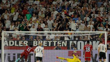 Colombia's midfielder Juan Cuadrado (L) score the 0-2 from the penalty spot past Germany's goalkeeper Marc-Andre Ter Stegen during the international friendly football match between Germany and Colombia in Gelsenkirchen, western Germany on June 20, 2023. (Photo by Odd ANDERSEN / AFP)