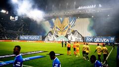 Vegeta Blue se cuela en un partido de la Conference League en el que los fans muestran su amor por ‘Dragon Ball’