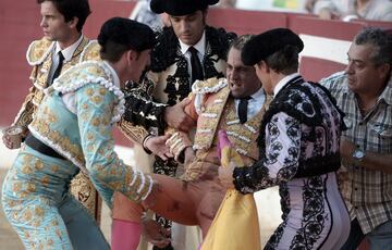 El torero Iván Fandiño recibió una cornada mortal de un toro de la ganadería Baltasar Ibán en la plaza francesa de Aire Sur L'Adour, 