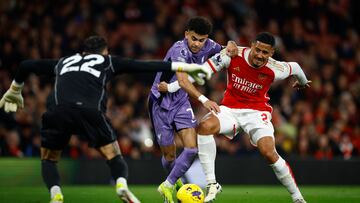 Luis Díaz fuerza un autogol que se queda corto para Liverpool ante Arsenal