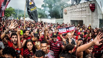 Flamengo fue despedido por una multitud rumbo a Lima