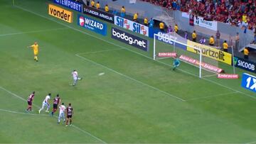 Todo Mestalla se acord¨® de ¨¦l ayer en el 100' y luego hizo esto: crece la leyenda de Diego Alves