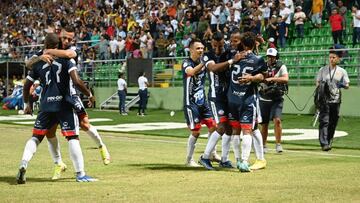 Jugadores de Alianza FC en un partido de la Liga BetPlay.