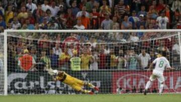 Casillas fue decisivo en la tanda de penaltis ante Portugal y ganó la Liga con el Real Madrid.