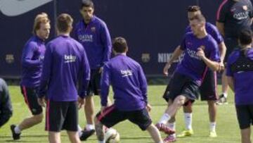 Entreno con todos los disponibles menos Alba y Alves