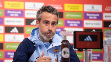 IBIZA, 10/04/2023.- El seleccionador de la Selección Española Femenina, Jorge Vilda, durante una rueda de prensa este lunes tras una sesión de entrenamiento del conjunto en el Estadio Palladium Can Misses de Ibiza, para preparar el encuentro del próximo martes ante China (18.00 horas) en el segundo partido de esta concentración en Ibiza. EFE/RFEF/SÓLO USO EDITORIAL/SÓLO DISPONIBLE PARA ILUSTRAR LA NOTICIA QUE ACOMPAÑA (CRÉDITO OBLIGATORIO)
