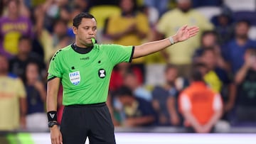 El árbitro hondureño Selvin Brown fue elegido para ser el silbante del encuentro de semifinales entre Estados Unidos y Jamaica.