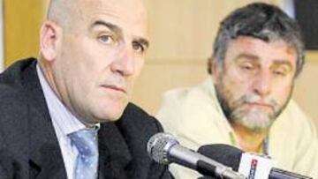 <b>EXPLICACIONES. </b>Del Corral compareció junto a Runco tras la intervención de Ronaldo.