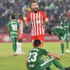 El Almería remonta ante un Sporting flojo en ataque