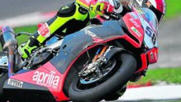<b>COMPETITIVO. </b>Simoncelli con su Aprilia de Superbikes.