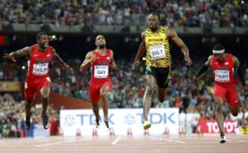 Justin Gatlin y Usain Bolt en la final de los 100 metros. 