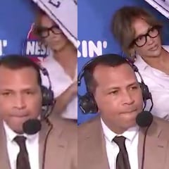 Jennifer Lopez irrumpe en un programa deportivo para sorprender a Alex Rodríguez