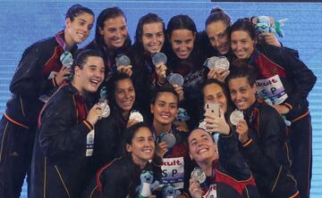 Las nadadoras españolas se colgaron su segunda medalla de plata en un Mundial tras caer en la final ante Estados Unidos por 11-6. 