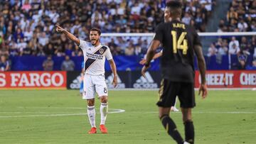 El mediocampista mexicano no aguant&oacute; la felicidad de conseguir mantenerse invictos en el &lsquo;Cl&aacute;sico del Tr&aacute;fico&rsquo; y confirm&oacute; que LA es del Galaxy.