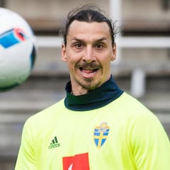 Última oferta a Ibrahimovic: le ofrecen ser rey de la ciudad y construir una grada de Ikea